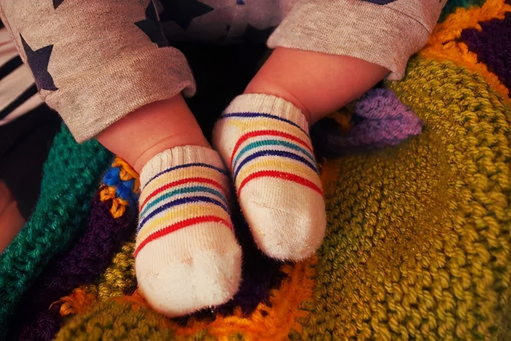 新生儿会比大人怕冷吗,刚出生的宝宝要比大人怕冷吗