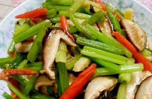 芹菜和它一起炒，比炒肉还好吃，常吃可以增加免疫力