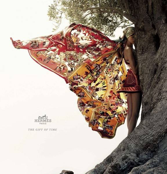 爱马仕丝巾为啥这么贵？7万多种颜色耗时两年看完就觉得值了