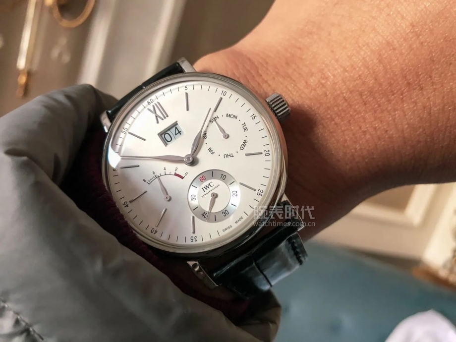 网友晒自己微信好友数量,网友晒1300手表