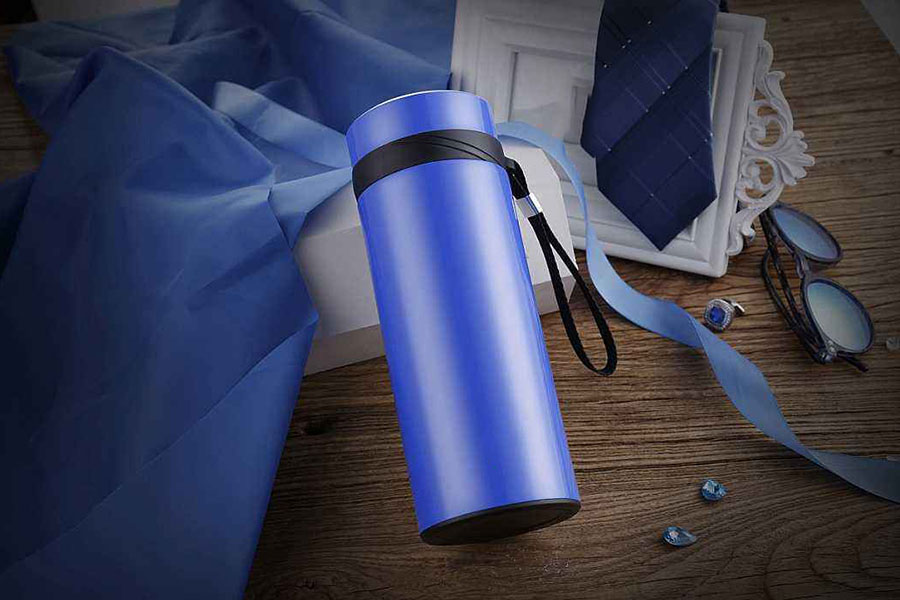 保温杯里有异味可以用牙膏解决吗,保温杯有异味怎么去除小苏打