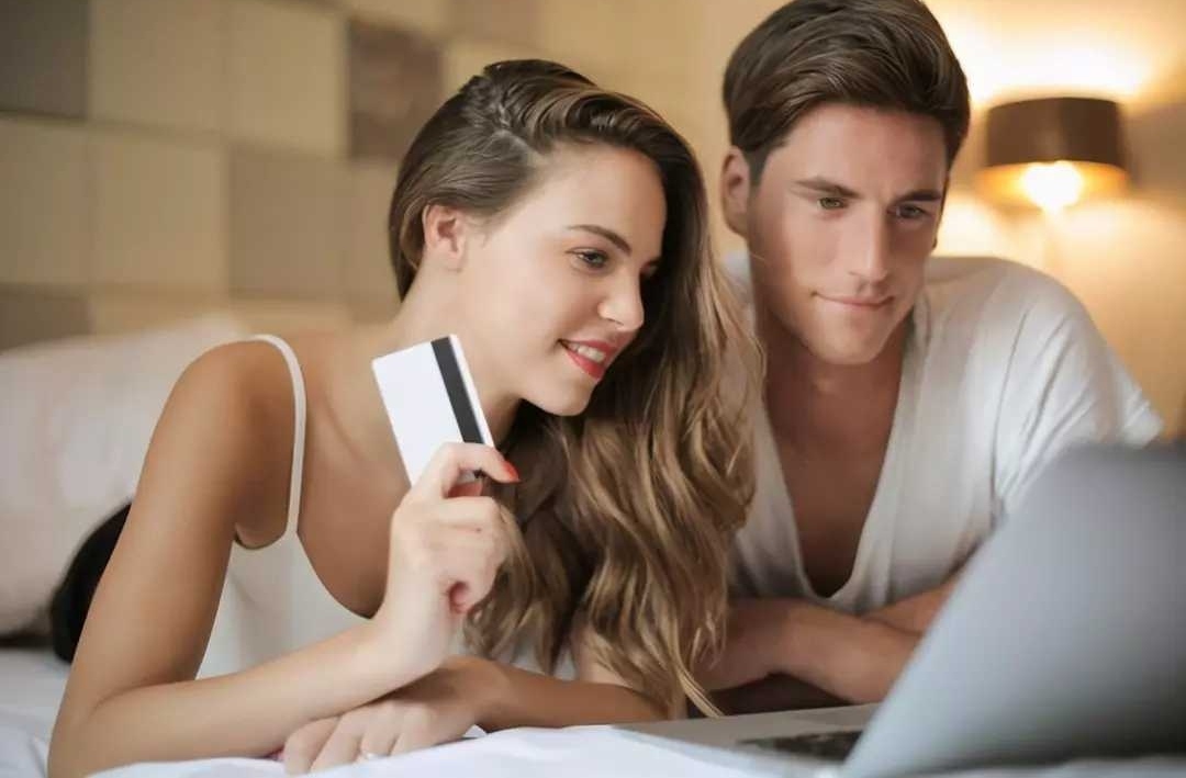 女孩恋上已婚男怀孕后被残忍抛弃,已婚男爱上年轻姑娘意外怀孕