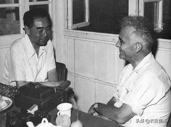 国外不相信中国成功爆炸原*弹子**，周总理用了两招，传遍世界