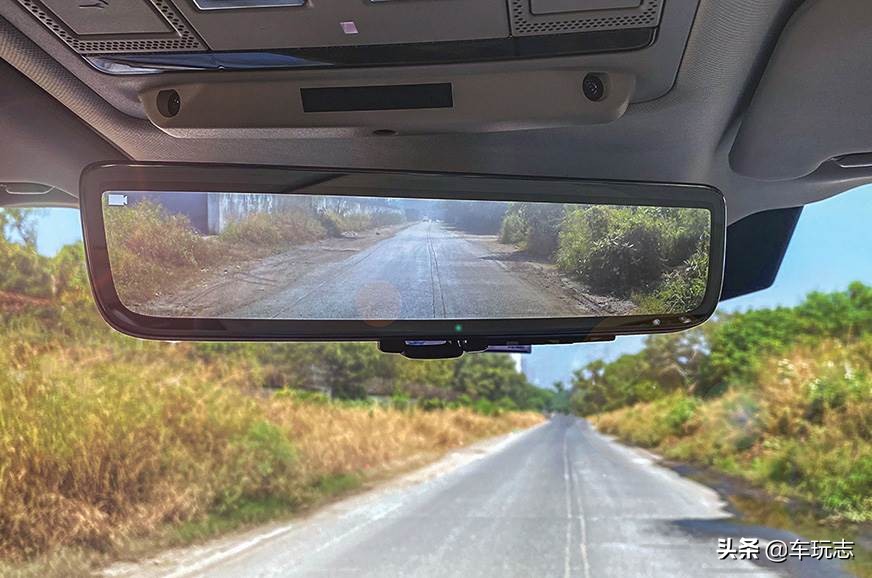 路虎全新卫士预告图,全新一代路虎卫士越野性