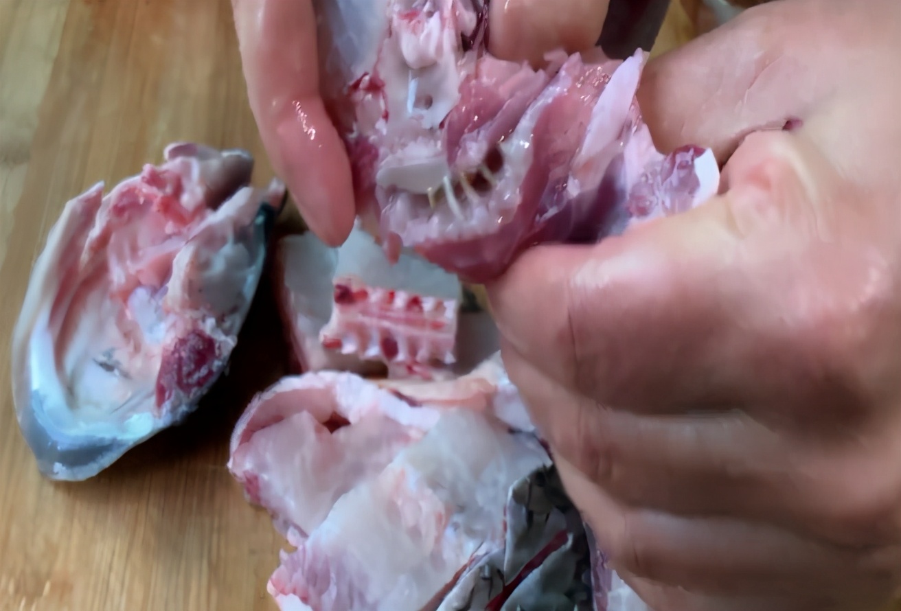 全网最详细草鱼去骨去刺教程,草鱼去刺后有几种做法