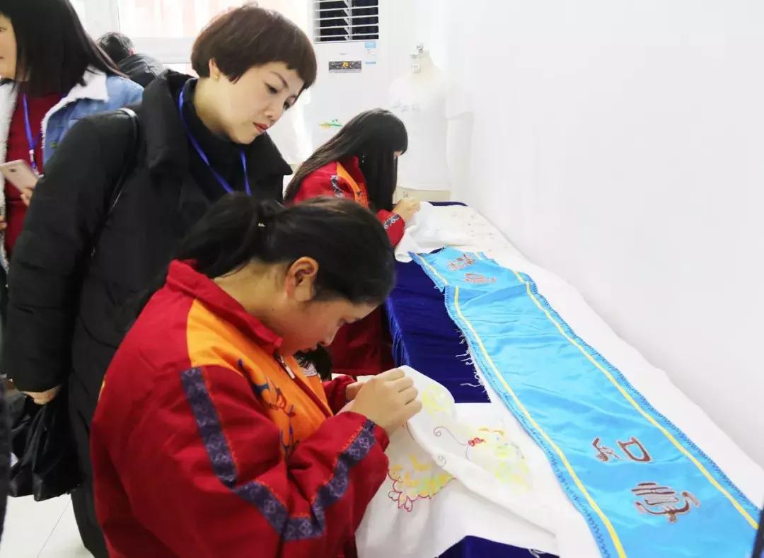 厉害了我们的新时代内容简介,松桃中等职业学校