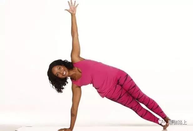 练瑜伽时手臂总是超伸怎么办,瑜伽手肘不要超伸是什么意思