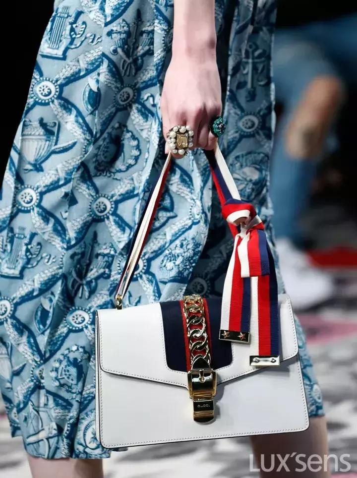 浅色的大牌包包,夏季包包推荐小众高级感