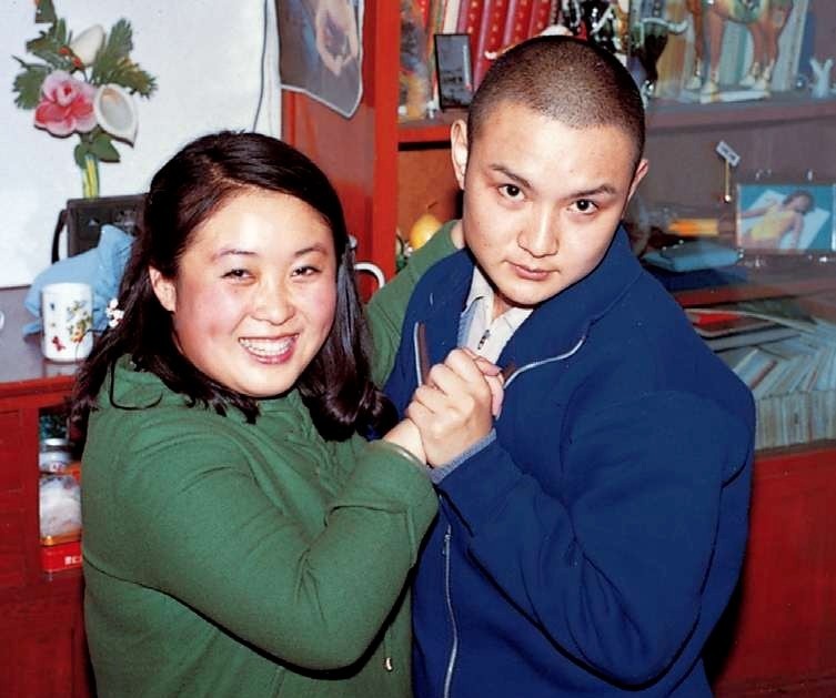 欧阳奋强的婚姻生活,18岁遇见初恋25岁与初恋步入婚姻