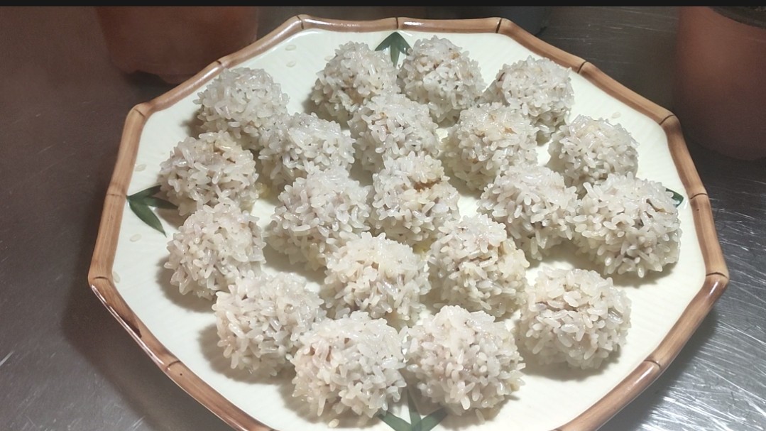 最好吃的珍珠肉丸,咸蛋黄流沙肉丸子