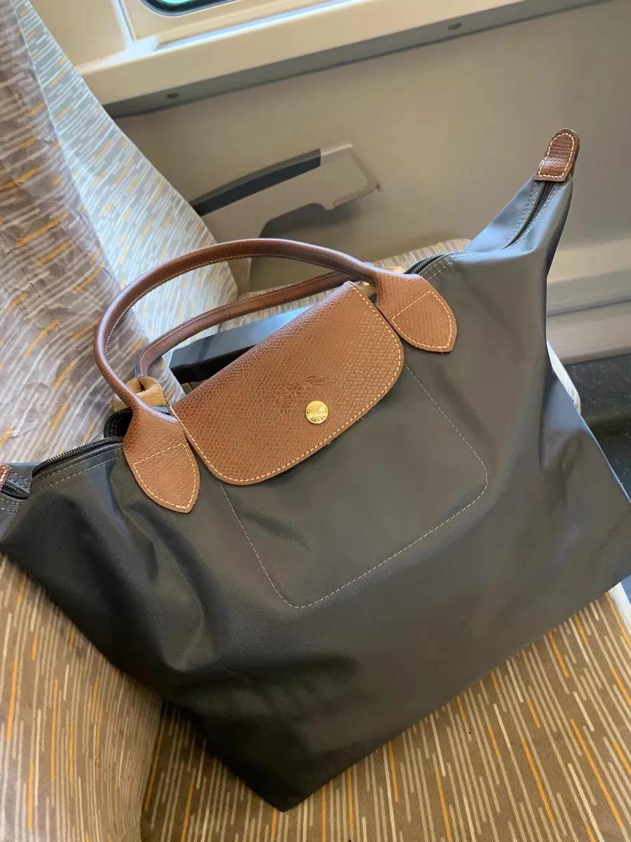 买了一大堆便宜包包,买了一个包回来发现包里有钱