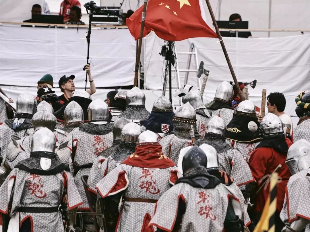 身披重甲、手握关刀,在欧洲赛场上硬刚的中国战士