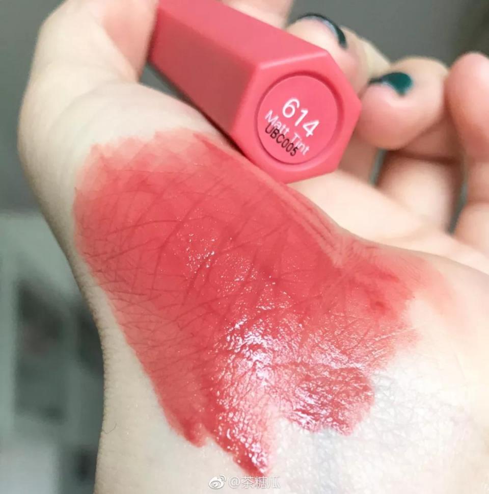 快买了这只口红来人间水蜜桃学院报道!