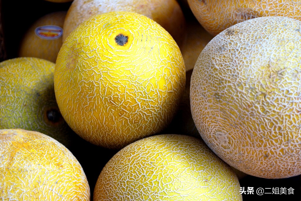 如何选择哈密瓜甜不甜,怎么选哈密瓜甜与不甜
