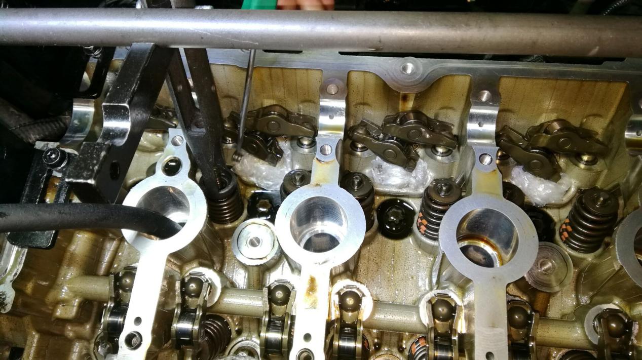 如何区分气门油封导致的烧机油,如何区分活塞烧机油还是气门油封