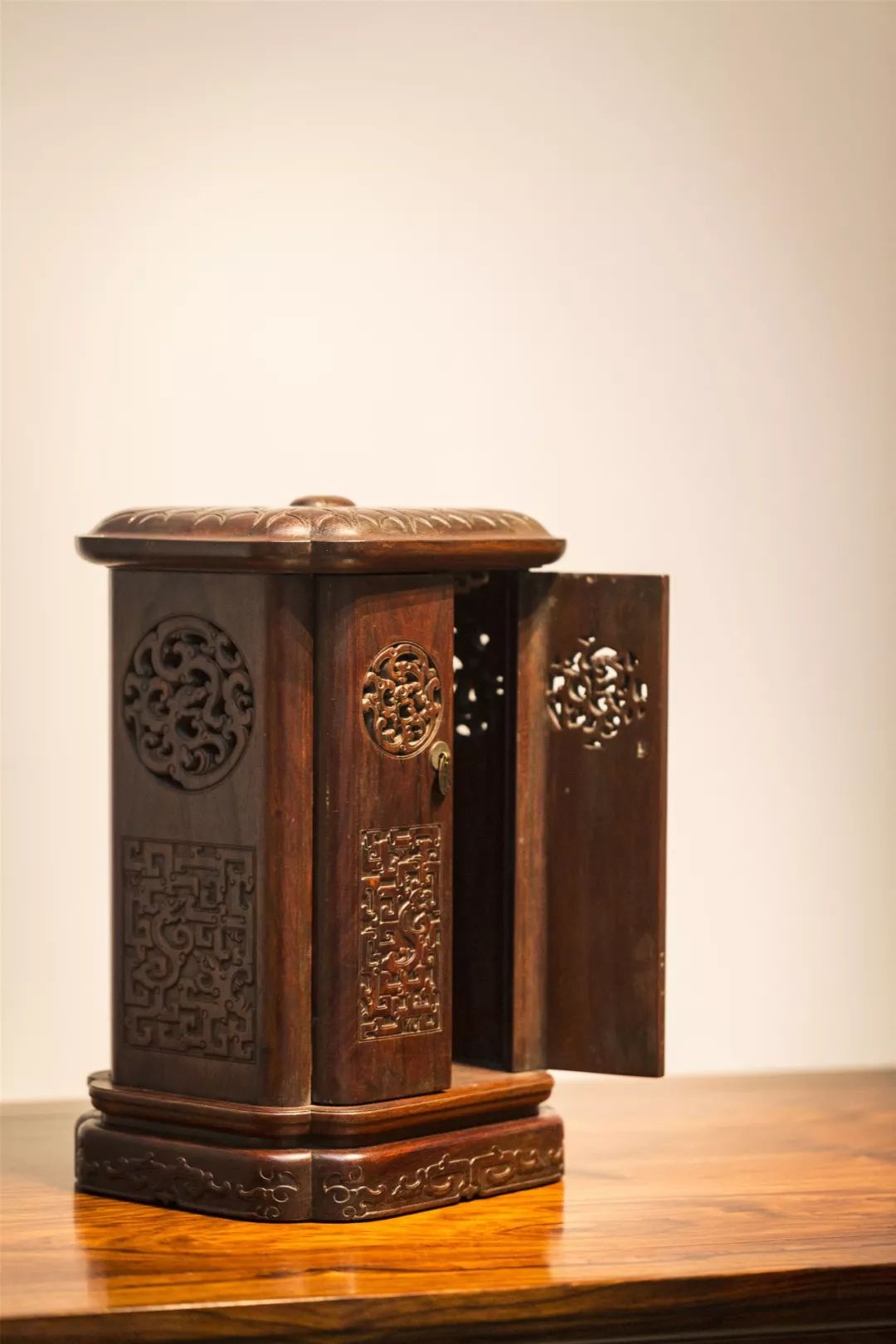 这个家具专场，几乎每年都是连拍带抢，漏太大了