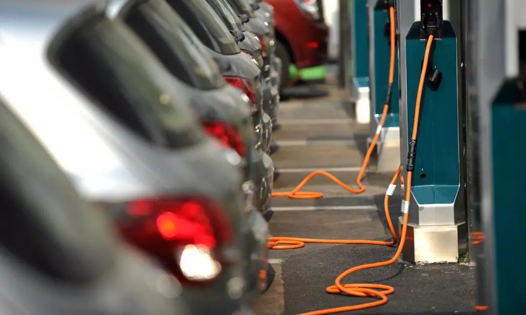 新能源汽车摇号新政策条件,新政家里有一辆新能源还能摇号吗