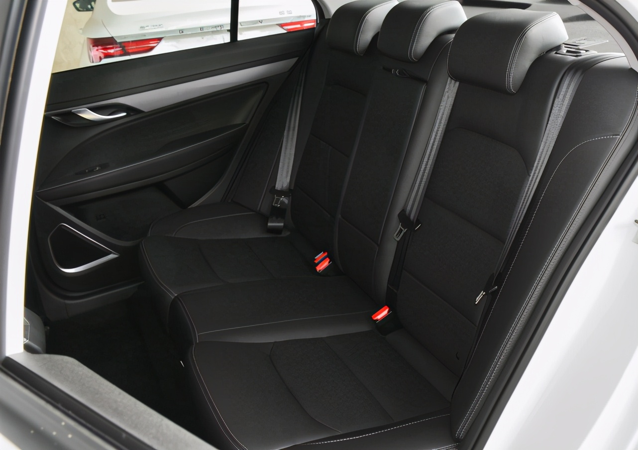 8万提吉利帝豪车主谈了客观评价,最新款吉利帝豪车主反应视频