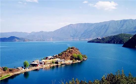 好想一起在这个古镇共度余生,我想和你去大草原的湖边是什么歌