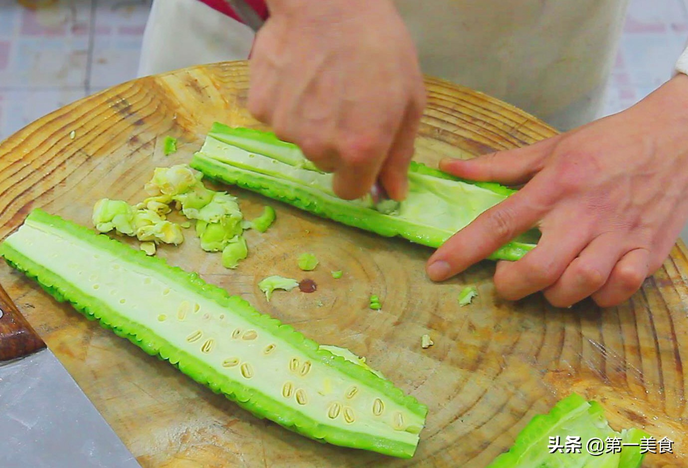怎样炒苦瓜才能不苦,怎样炒苦瓜好吃又好看窍门
