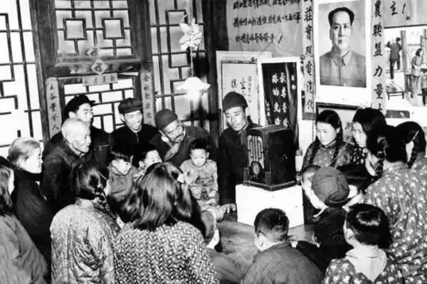 九张反映过年气氛的照片,百张罕见的过年老照片这才是年味