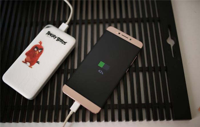 不同型号的充电宝可以相互充电吗,充电宝和充电宝相互充电会怎么样