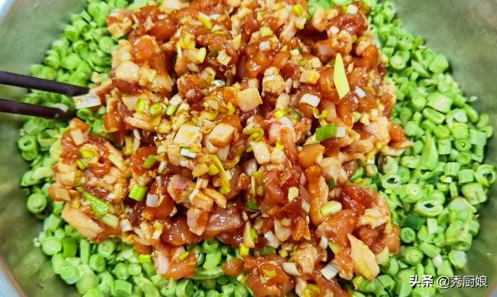 豇豆炒了做包子馅,豇豆馅素包子蒸几分钟