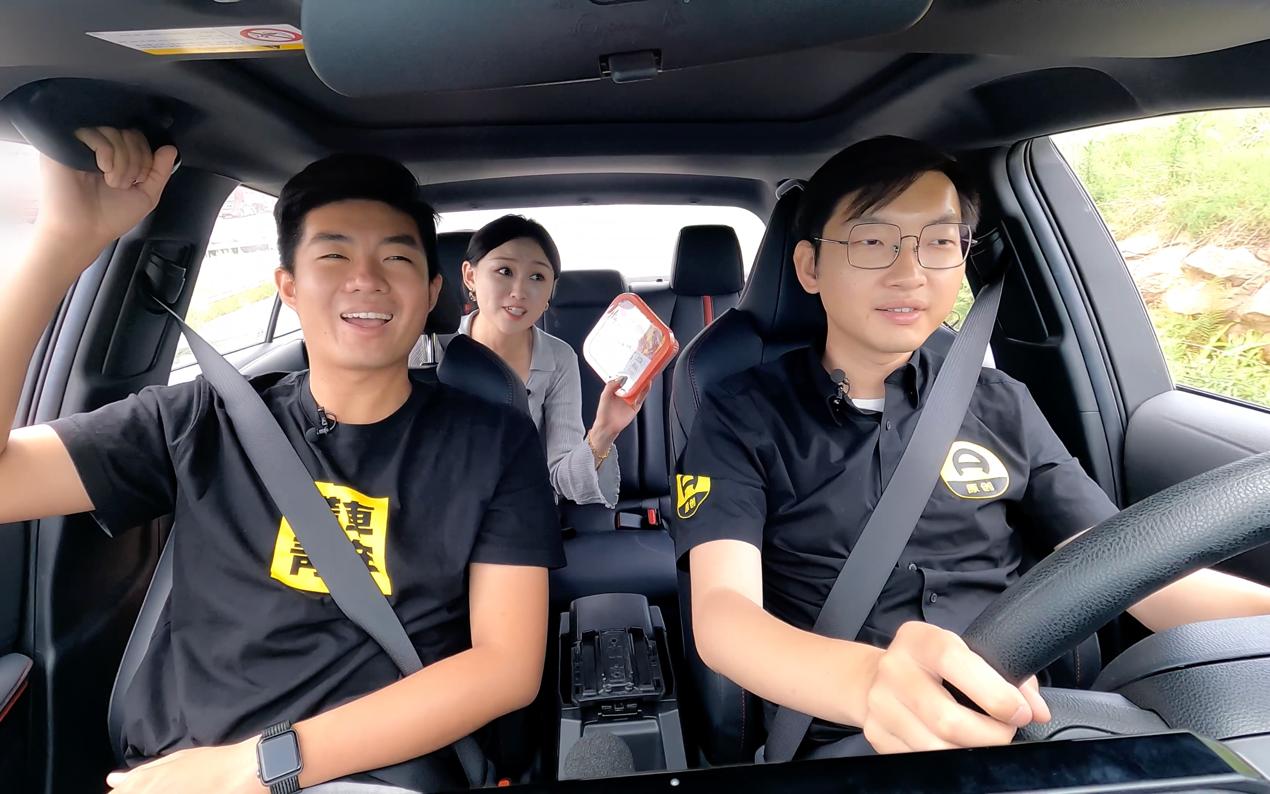 丰田双擎混动开不坏,2022丰田雷凌双擎1.8he-cvt进取版