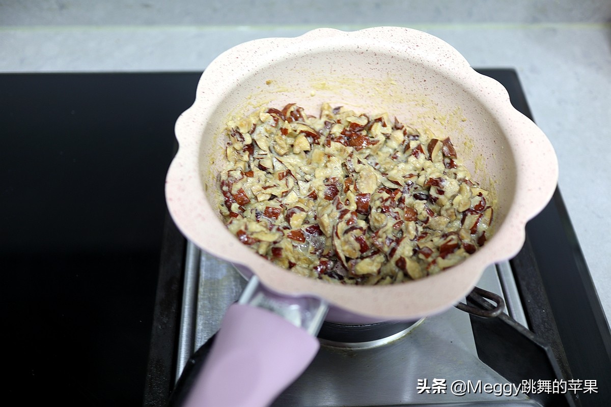 红枣糕简单又好吃的方法,香甜软糯的红枣糕绝对没有色素