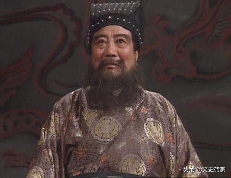 天下第一猛将死后坟墓无人敢动,三国历史上死得最惨的猛将