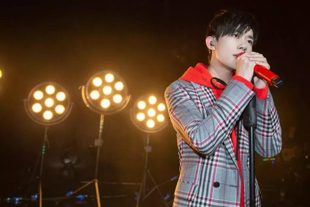 易烊千玺为什么这么吸引人,十七岁的易烊千玺经历了什么