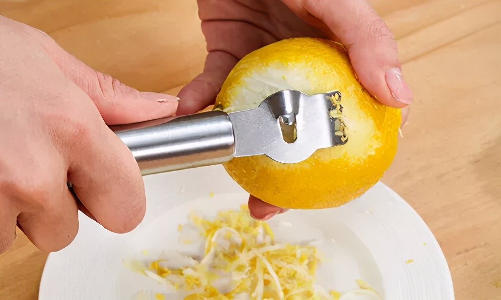 干柠檬片煮的柠檬水苦了怎么补救,为什么泡的柠檬水又酸又苦