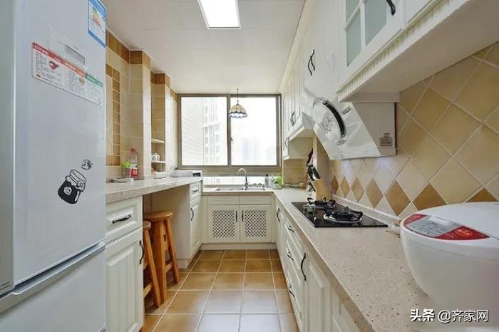 侧吸油烟机被吊柜挡住,油烟机排烟管吊柜遮挡