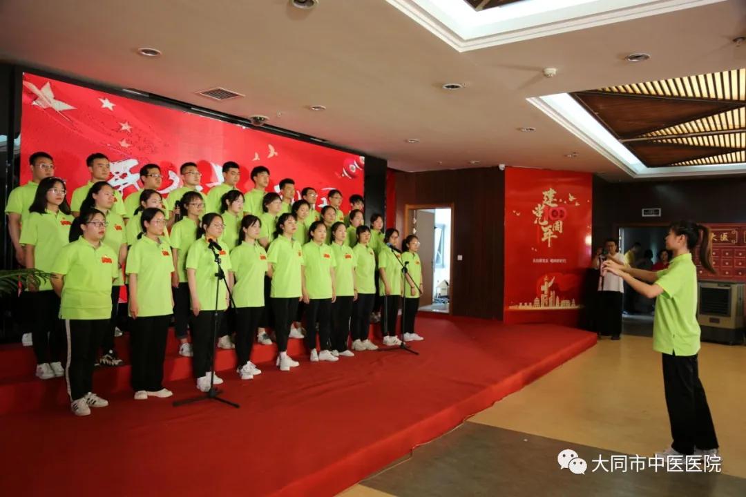 庆祝建党周年暨两优一先表彰大会,庆祝建党100周年两优一先