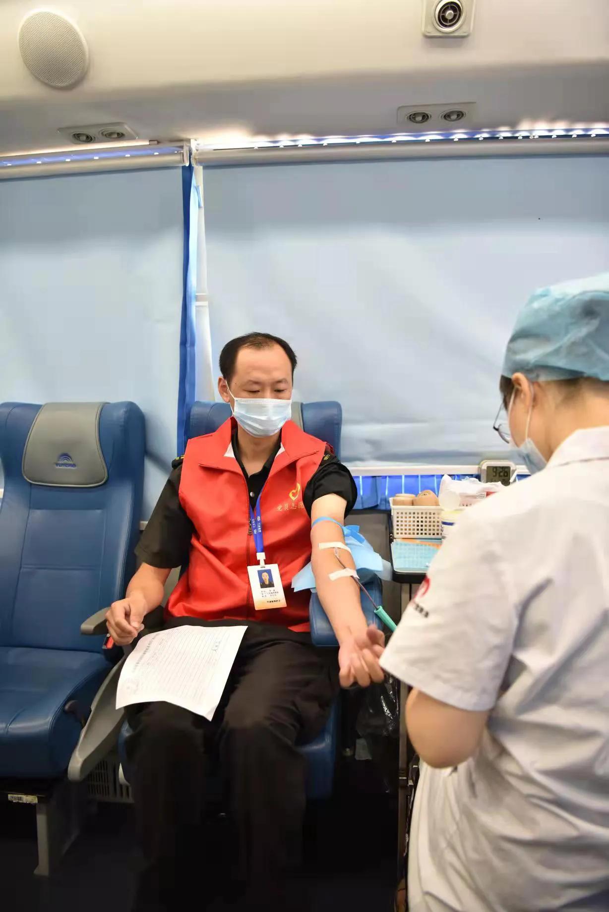 践初心、献热血、迎国庆--宁波安邦护卫公司开展无偿献血活动