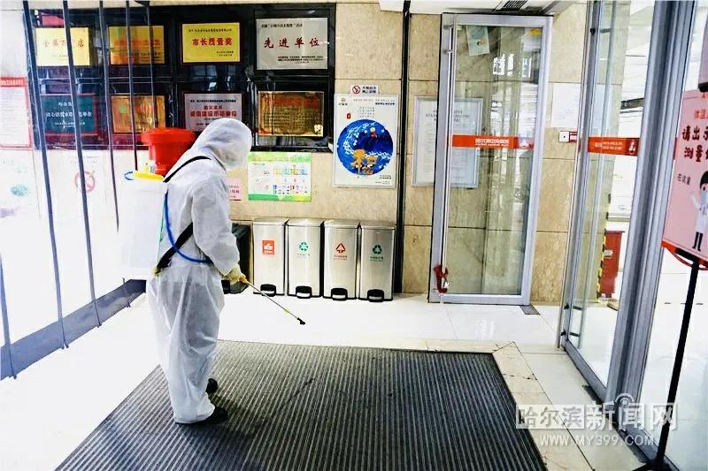 哈尔滨市大型商场复工+防疫“标配”外还做了不少“加分项”丨消杀再、“测温神器”减少顾客等待……