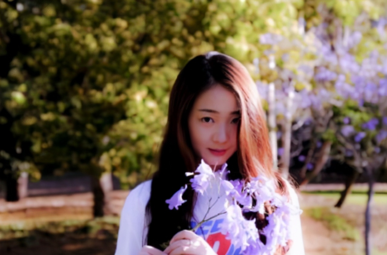 6岁出道10岁时一夜成名,6岁出道红极一时