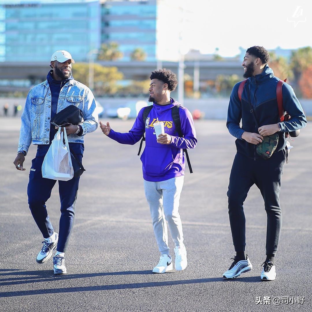 nba球星用的鞋包,nba球星同款邮差包