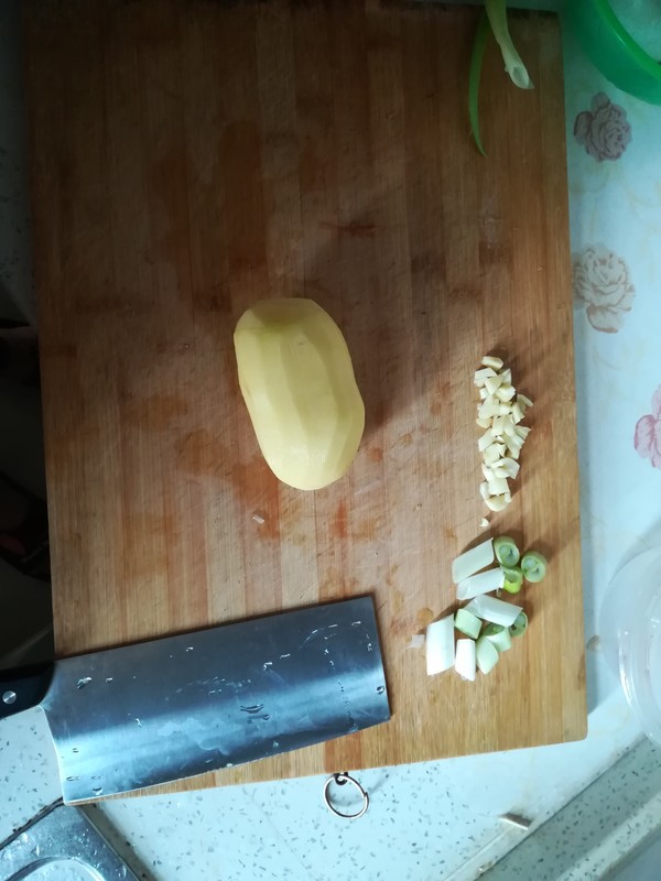 为什么炒土豆丝总粘锅而且还不脆,炒土豆丝怎么不粘锅窍门