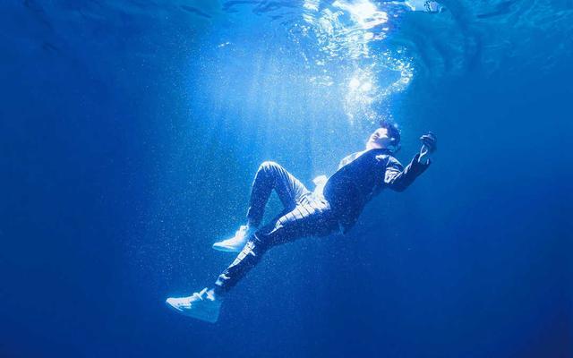 为什么林俊杰的歌上综艺没有音源,林俊杰综艺和其他人唱歌对比