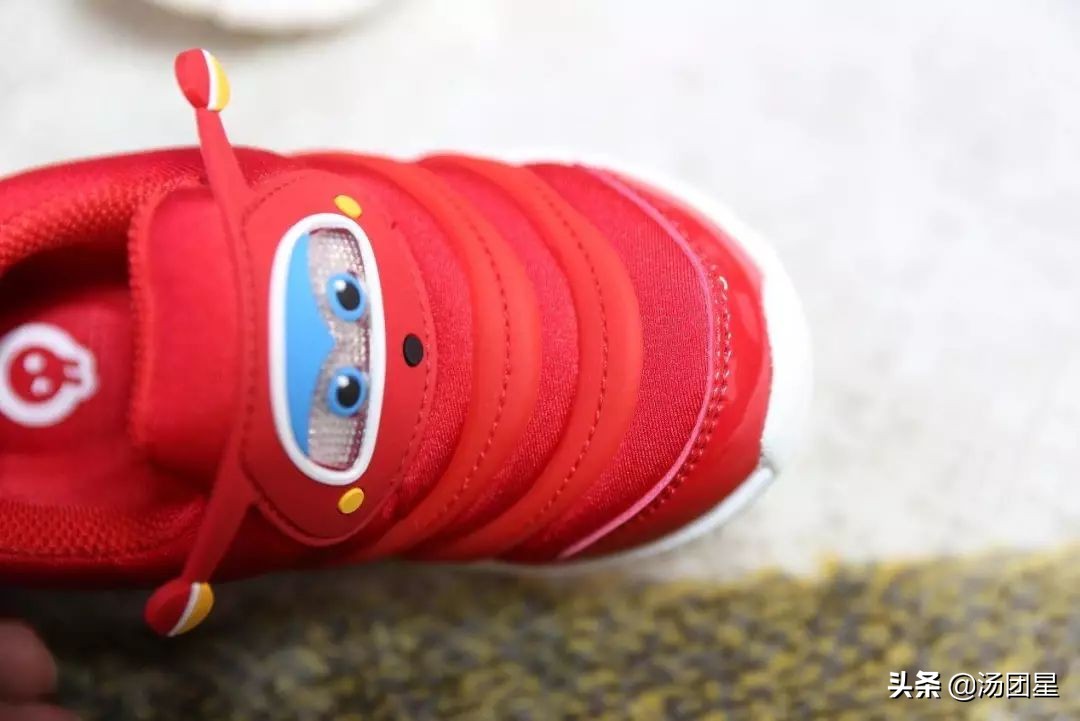 把乐迪穿在脚上起飞-小寻飞机侠儿童鞋