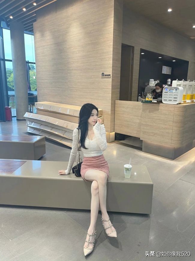 印花蝴蝶包臀吊带裙微胖穿搭,法式吊带连衣裙气质穿搭