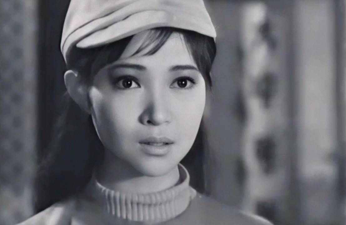 73岁影后萧芳芳:4段感情9种特长,周星驰李连杰都曾崇拜她