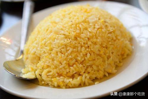 为什么炒饭炒面一放味精就粘锅,炒饭炒面不粘锅的技巧