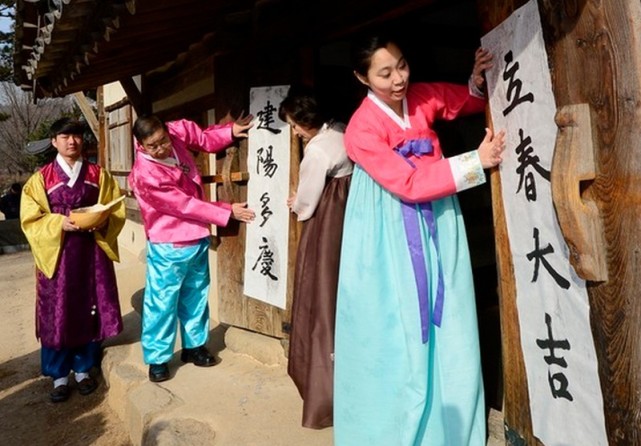 韩国人问韩字和汉字哪个好看,韩字是世界上人们使用最多的汉字