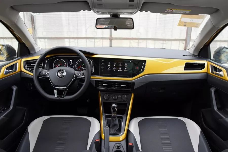 小型车大众poloplus和飞度对比,大众polo和本田飞度两者怎么选