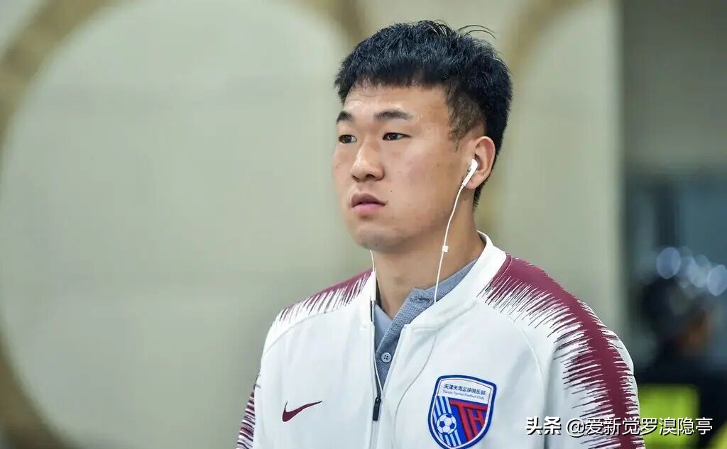 深度解析：新赛季大连人改打4231，郑龙为什么必须当首发前腰