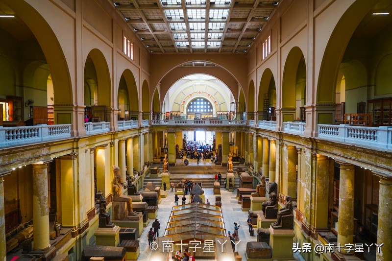 一半沙漠一半海洋图片,一半沙漠一半湖水