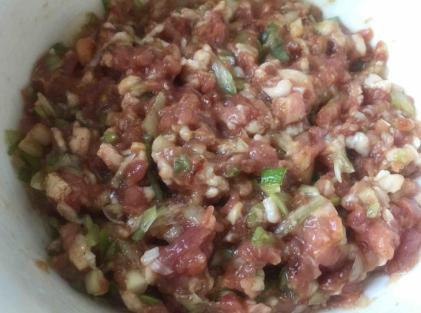 猪肉馅饺子怎么调鲜嫩多汁,调饺子菜肉馅的正确方法