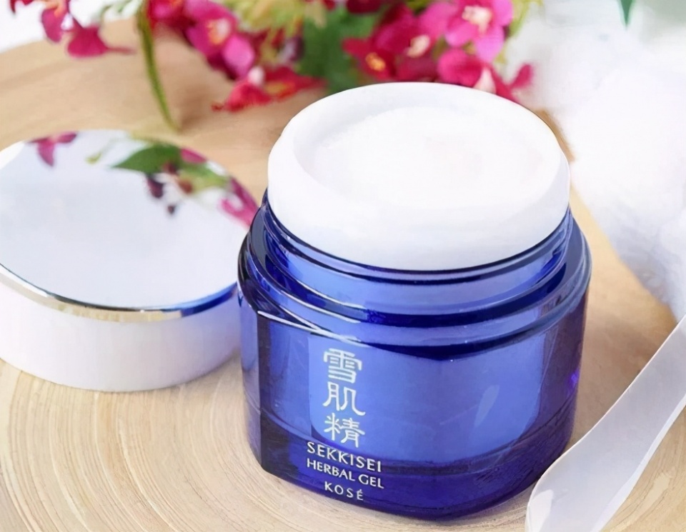 面霜推荐：这些面霜深层保湿修复不黏腻，让肌肤恢复弹润白皙